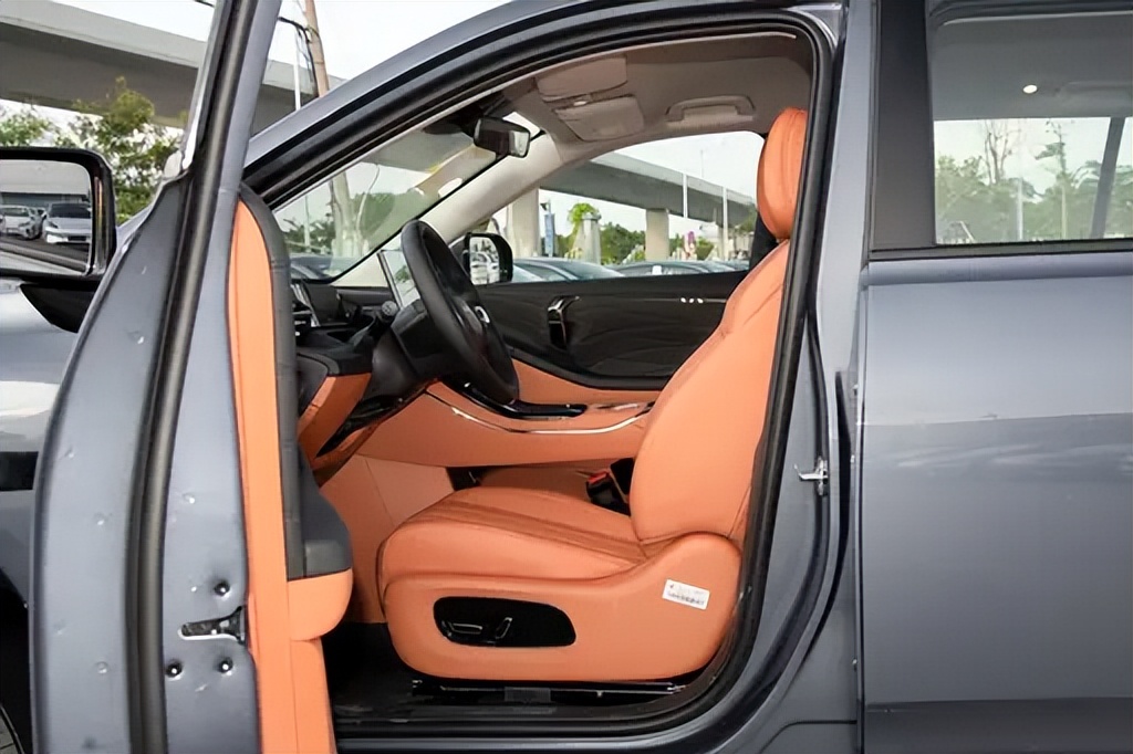 广汽集团埃安s_体验广汽埃安AION UT的驾驶乐趣_广汽埃安官网首页