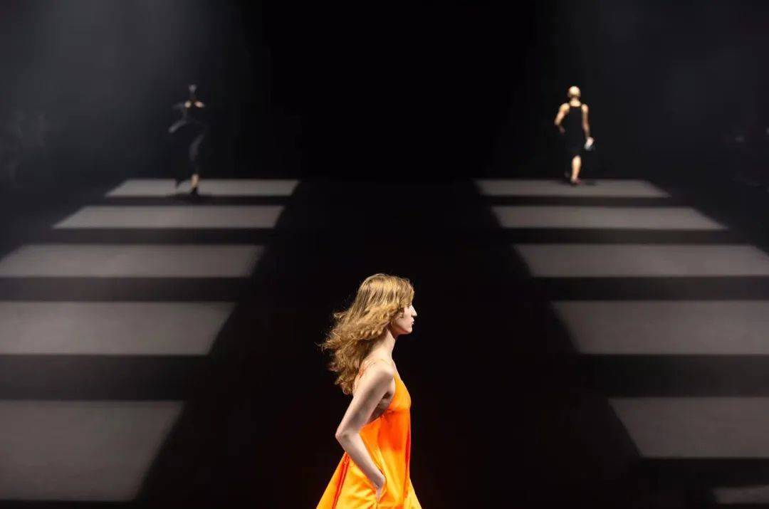 凯迪拉克影响力在全球时尚界的探索_凯迪拉克世界_全球最恶心探索