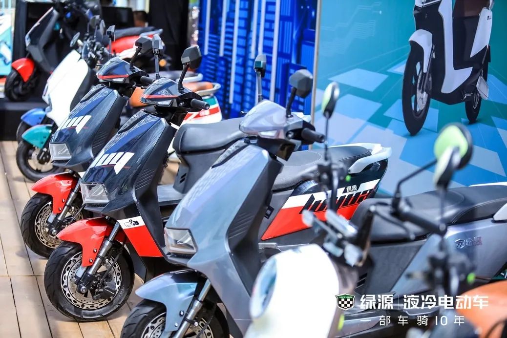 科技感电动汽车_科技感最强的电动汽车品牌_最新电动汽车科技:追求性能的代价