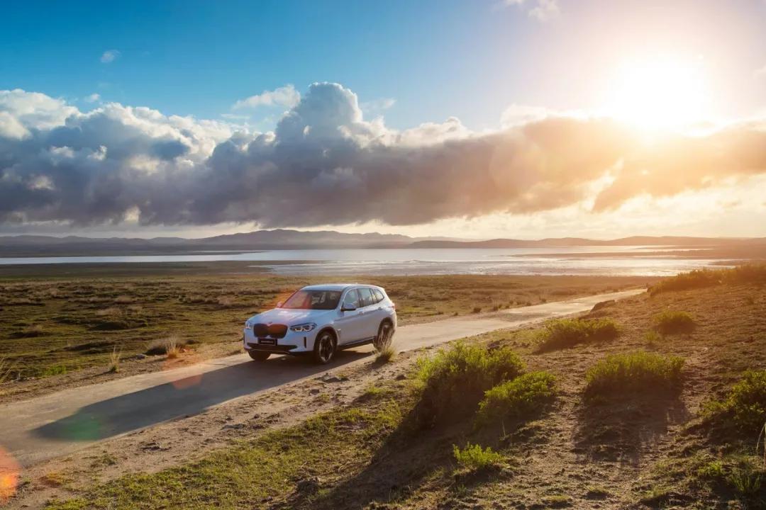 宝马的安全性_宝马车配备安全锤了吗_宝马打造安全汽车的方方面面