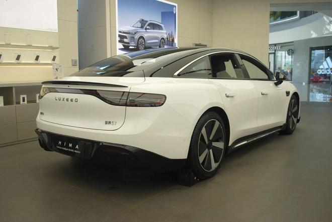 小米汽车大概什么价位_小米汽车量产_小米汽车的续航容量与市场反馈