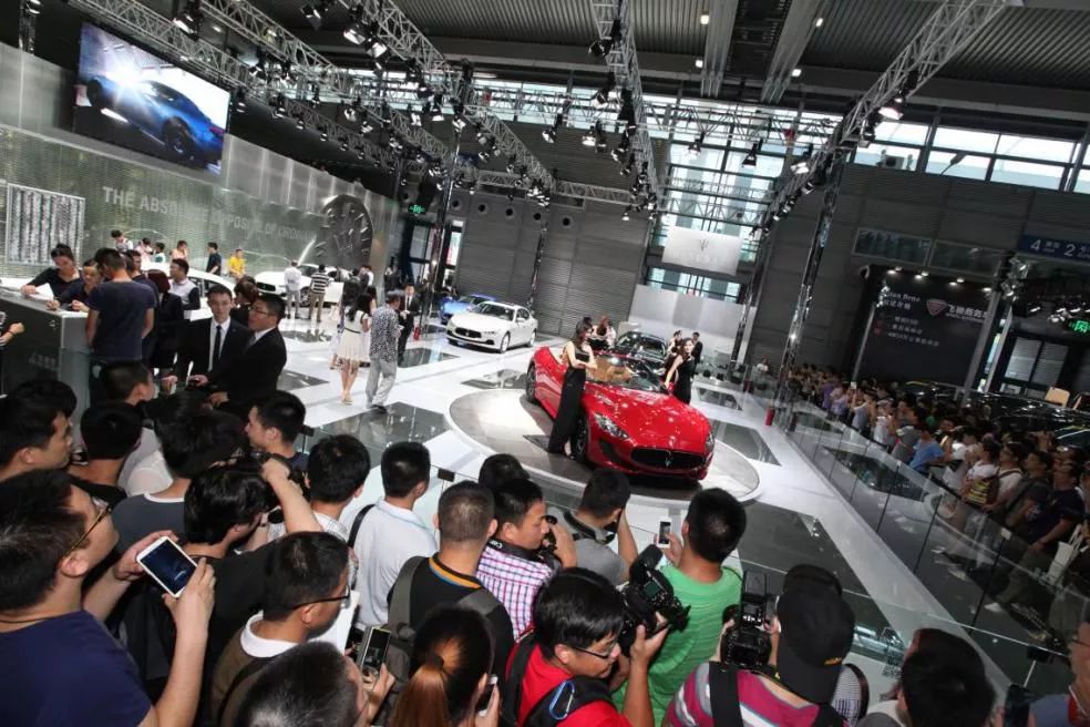 凯迪拉克经典名车与传奇驾驶人故事_凯迪拉克传奇车型_凯迪拉克的一个故事