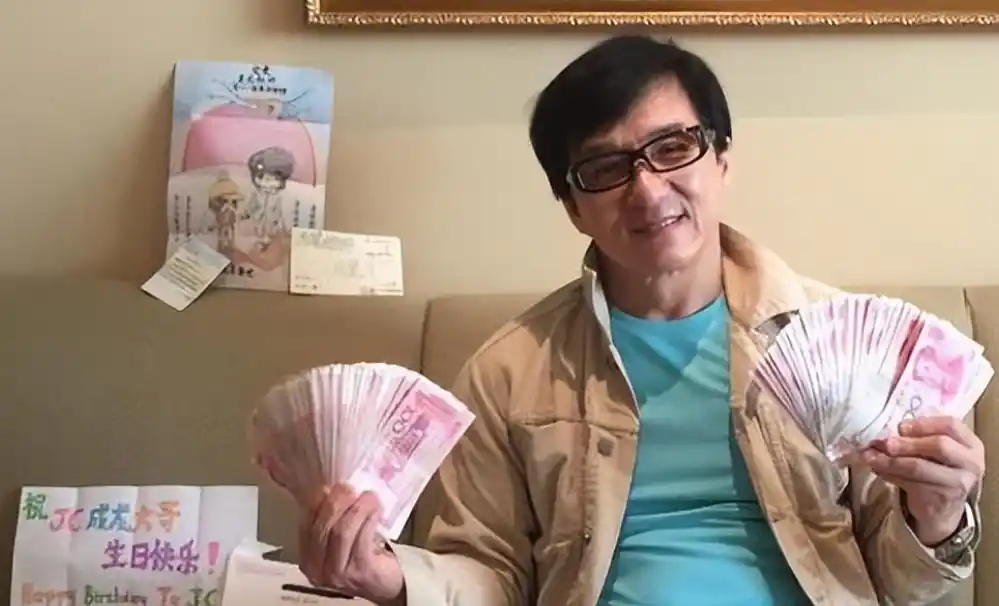 成龙成就商业个人品牌有哪些_成龙的个人品牌与商业成就_成龙自创品牌