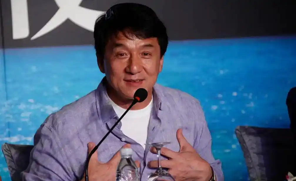 成龙自创品牌_成龙的个人品牌与商业成就_成龙成就商业个人品牌有哪些