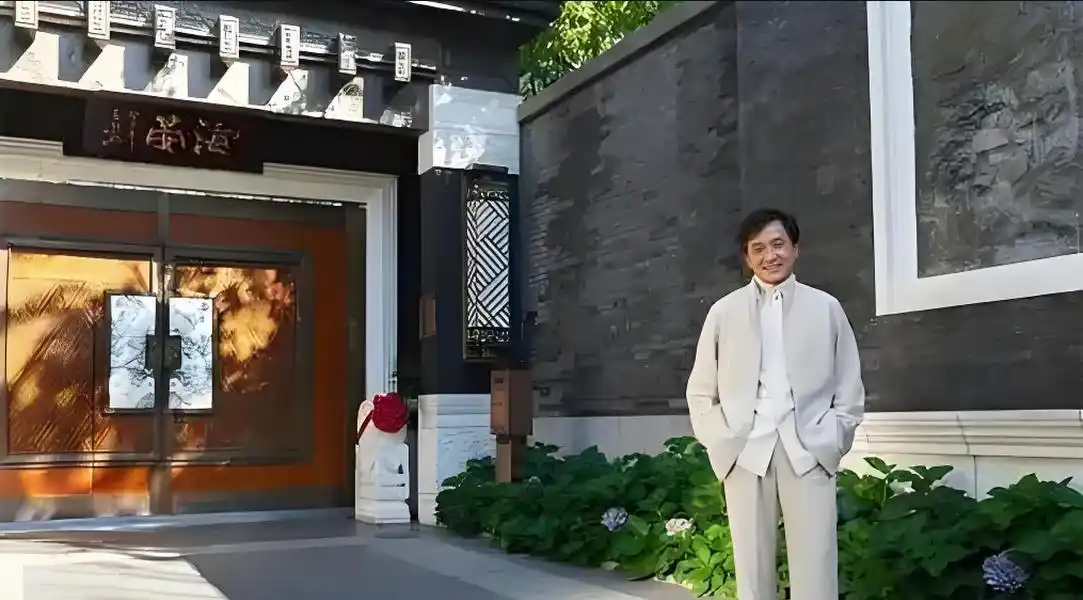 成龙的个人品牌与商业成就_成龙成就商业个人品牌是什么_成龙成就商业个人品牌有哪些