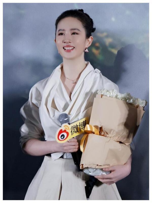 刘亦菲的职业生涯：高峰与挑战_使命召唤9生涯挑战_我的职业老千生涯1