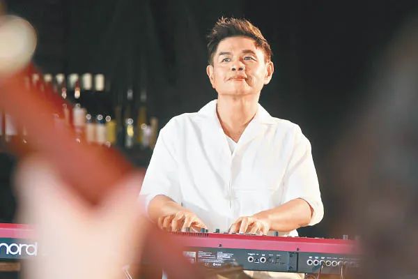 张国荣灵魂_张国荣永垂不朽_追忆张国荣:不朽的艺术灵魂