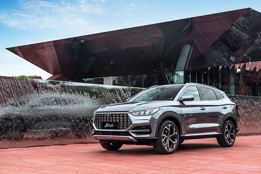 燃油车销量占比_燃油车与新能源汽车的较量：从销售数据看_燃油车市场份额