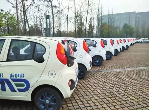 燃油车市场份额_燃油车销量占比_燃油车与新能源汽车的较量：从销售数据看