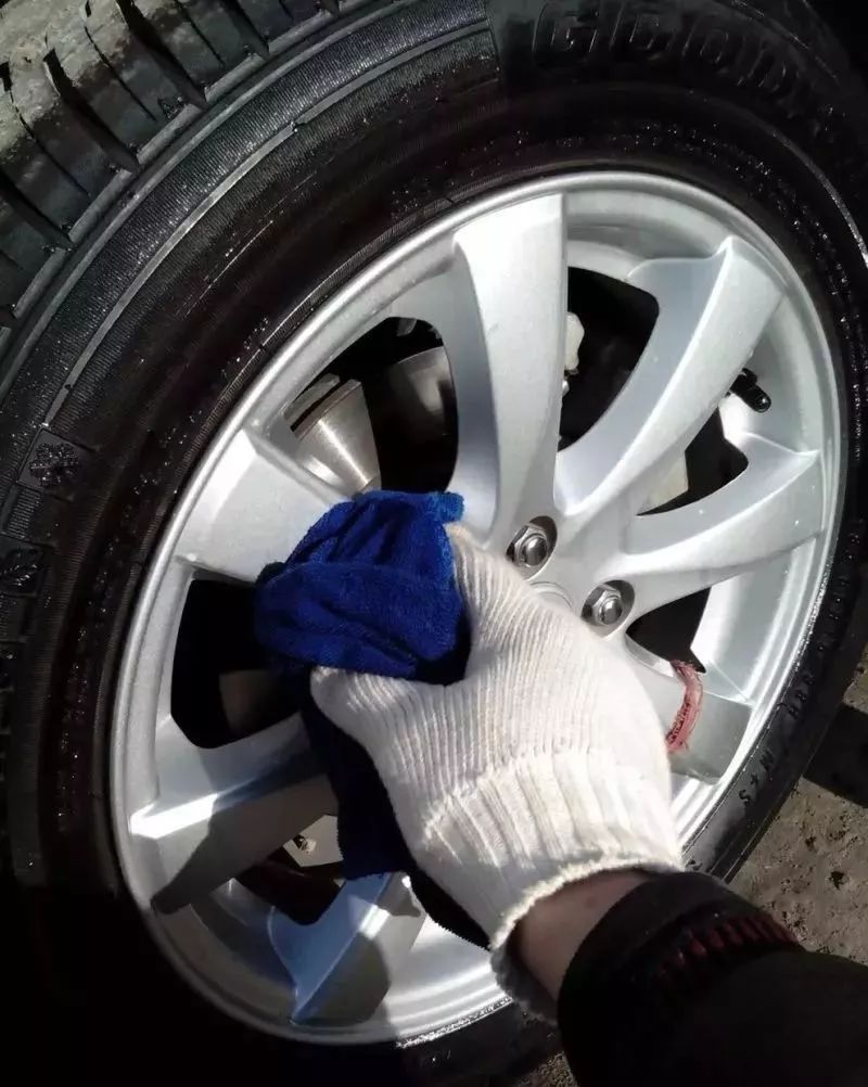 内饰保养是什么意思_汽车内饰清洁与保养技巧_汽车内饰清洗保养