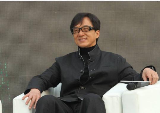 成龙国际影响力可怕视频_成龙的武打生涯：从小演员到国际巨星_成龙国际影星