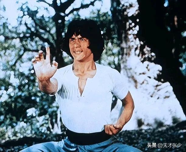 成龙国际影响力可怕视频_成龙的武打生涯：从小演员到国际巨星_成龙国际动作