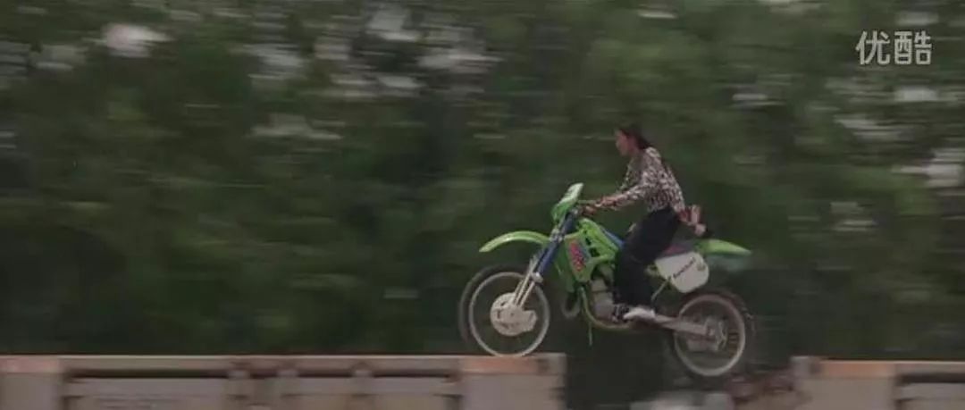 成龙电影特效创新作品_成龙特效镜头_成龙与电影特效的创新