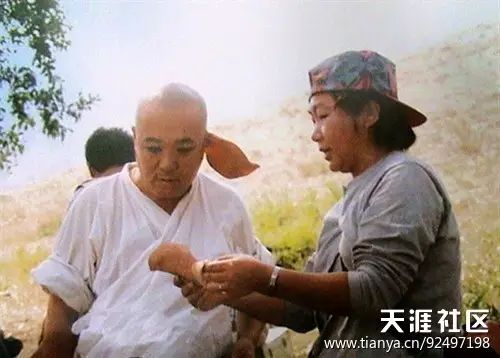 历年春晚经典歌曲回顾_金巧巧的经典表演回顾_回顾表演经典金巧巧歌词