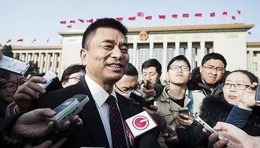 成功的背后需要坚持不懈的努力_成功背后努力与坚持的句子_钟睒睒的成功背后：坚持与努力