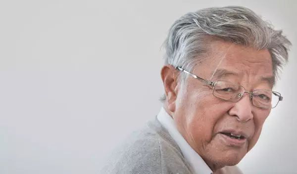 钟睒睒的成功背后：坚持与努力_成功背后努力与坚持的句子_成功的背后需要坚持不懈的努力