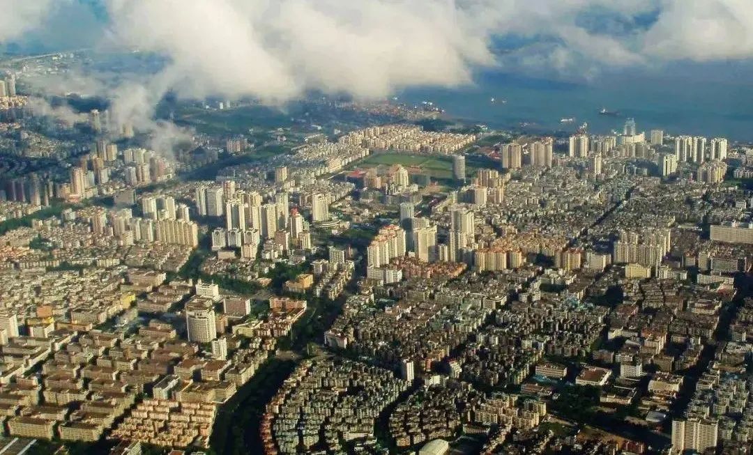 李嘉诚的家庭观念与企业文化_李嘉诚家族企业治理特点_李嘉诚谈家庭教育