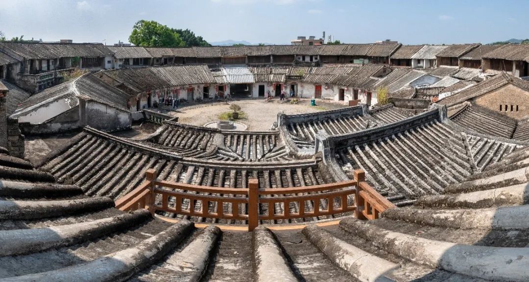 李嘉诚的家庭观念与企业文化_李嘉诚谈家庭教育_李嘉诚家族企业治理特点