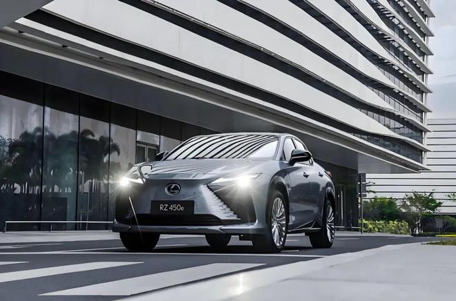 宝马品牌形象设计_宝马品牌行为四句话_宝马的安全性能如何塑造品牌形象？