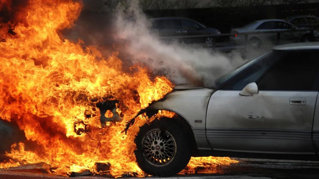 燃油汽车退出_燃油车的回归：新能源汽车是否会遭遇滑铁卢？_燃油退市时间