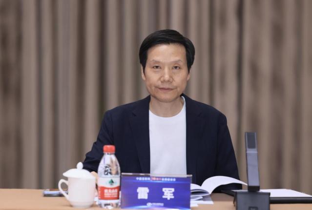 雷军谈未来的发展_雷军如何推动国际化进程_雷军说的趋势是什么