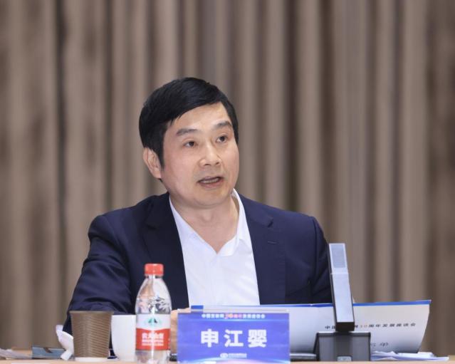 雷军谈未来的发展_雷军说的趋势是什么_雷军如何推动国际化进程