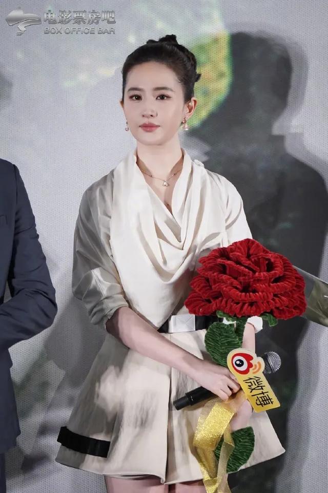 刘亦菲变了_形容人成长蜕变的诗句_刘亦菲的成长与蜕变