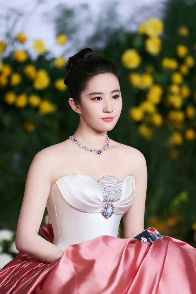 刘亦菲变了_刘亦菲的成长与蜕变_形容人成长蜕变的诗句