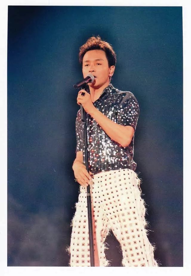 张国荣的舞台表演力_张国荣舞台风采_张国荣在国际舞台的精彩表现
