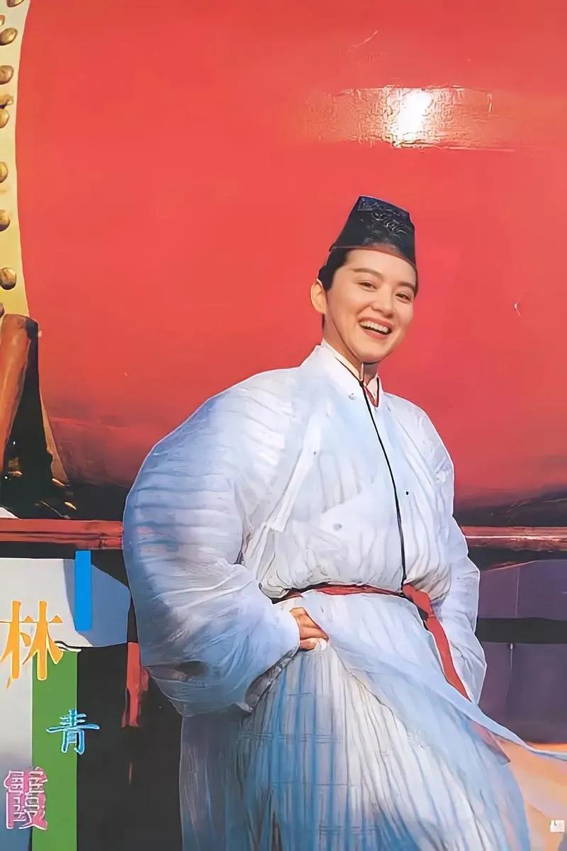 丝女士动图_屌丝终有逆袭日木耳再无还粉时_林青霞与粉丝的动人故事