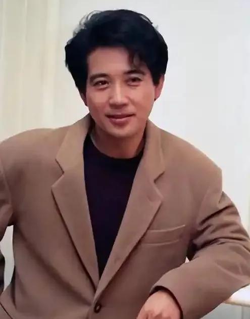 林青霞动图_爱丝人允儿薄丝_林青霞与粉丝的动人故事