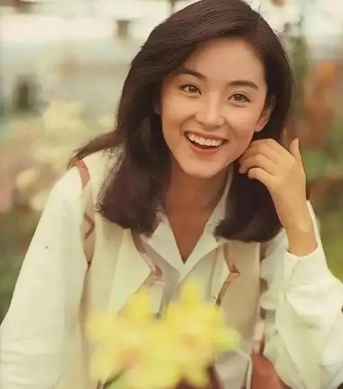 爱丝人允儿薄丝_林青霞动图_林青霞与粉丝的动人故事