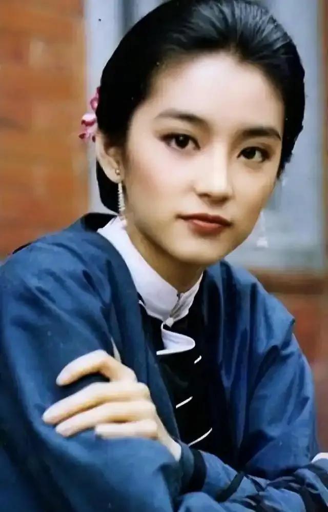 爱丝人允儿薄丝_林青霞动图_林青霞与粉丝的动人故事