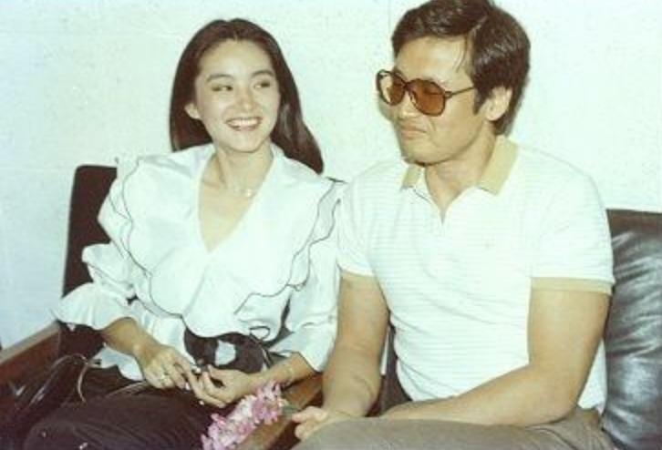 林青霞与粉丝的动人故事_林青霞的故事_林青霞六指琴魔动图