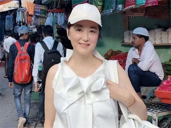 林青霞年轻动图_爱丝人允儿薄丝_林青霞与粉丝的动人故事